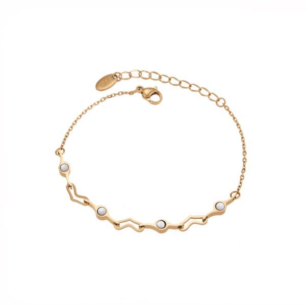 Bracelet or rose avec motif de constellation et perles blanches, bijou élégant et tendance.