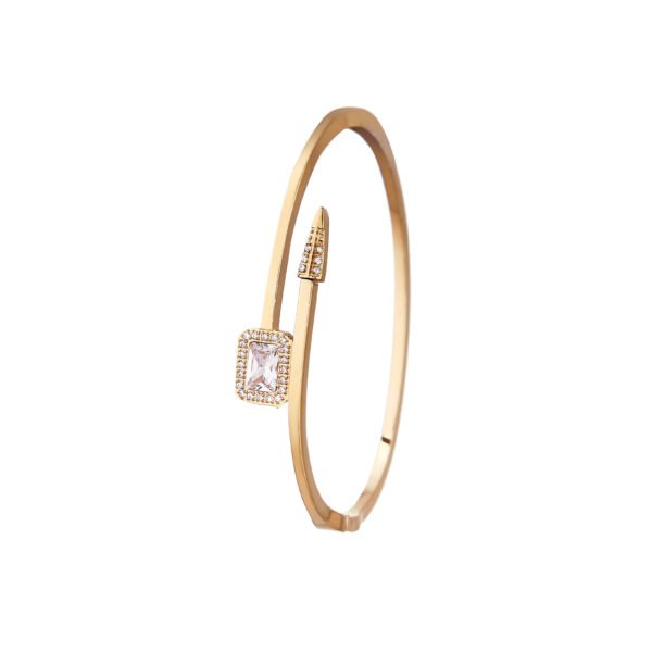 Bracelet doré avec pendentif en cristal et zirconias, style élégant et moderne.