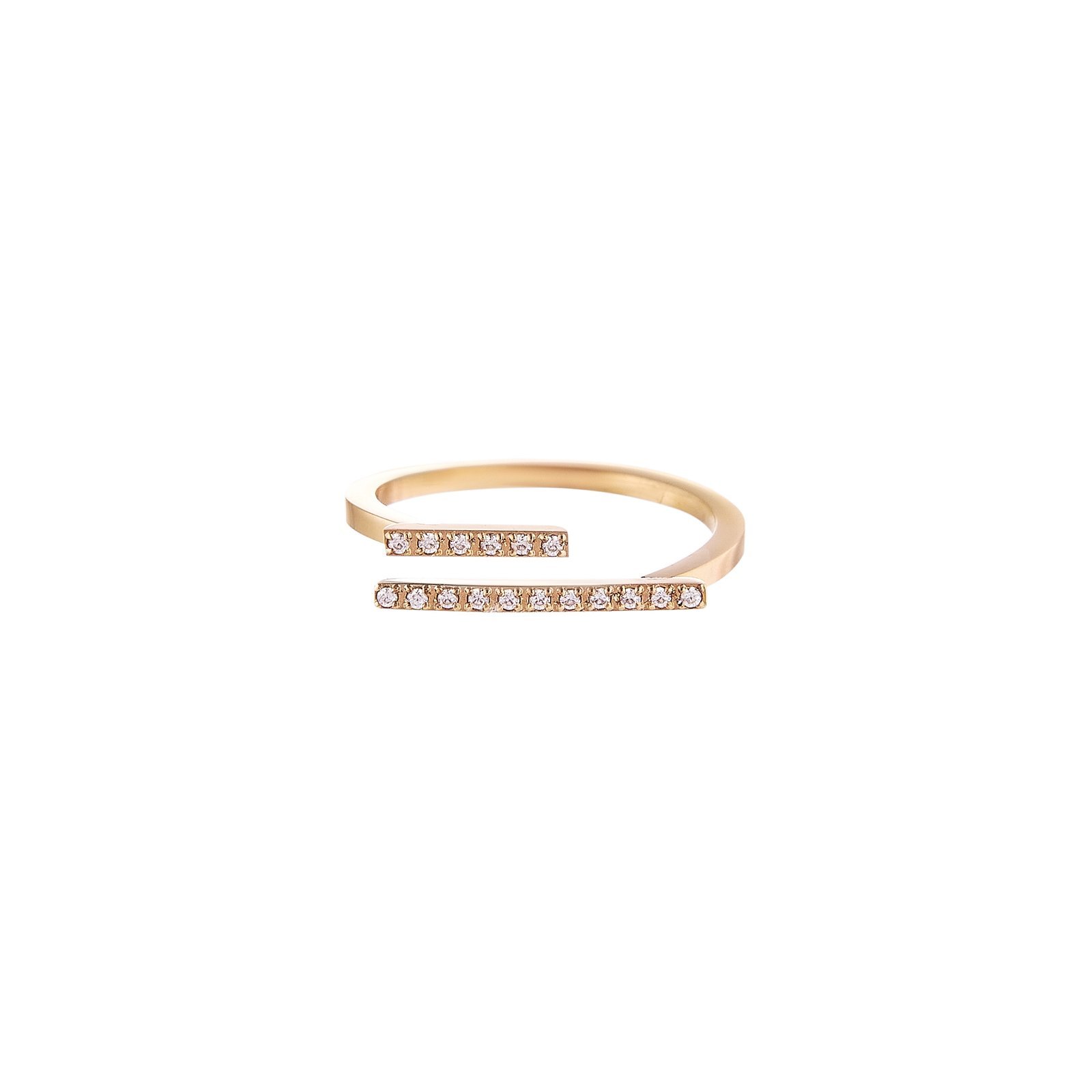 Bracelet fin en or rose avec ligne de diamants, bijou tendance et élégant.