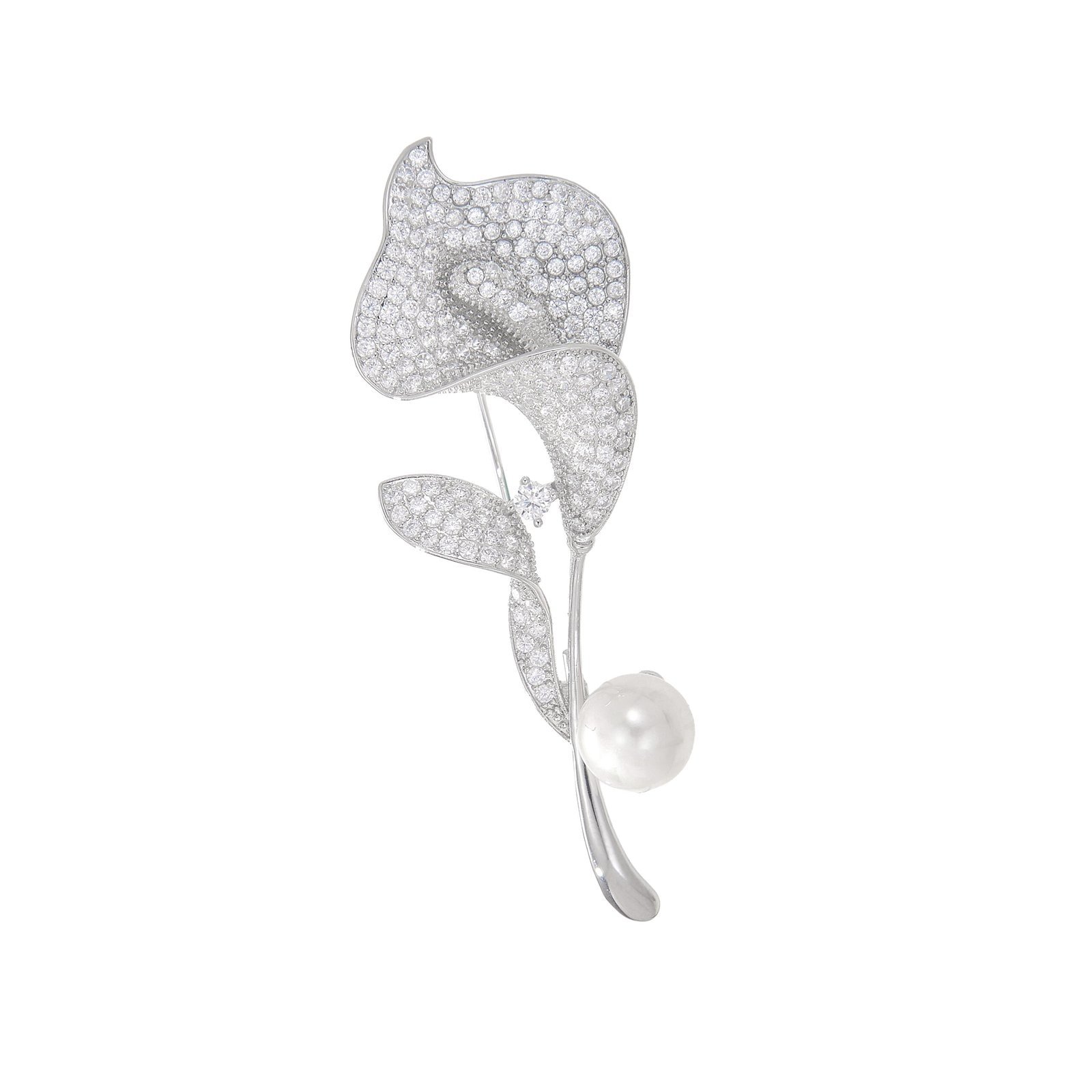 Broche fleur en argent avec cristal et perle d'eau douce, bijou élégant et raffiné.