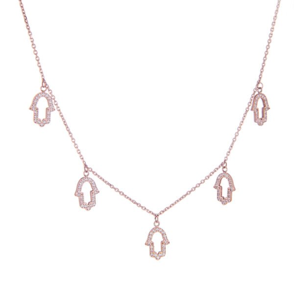 Collier femme Hamsa en or rose, chaîne délicate avec pendentifs pavés de cristaux.
