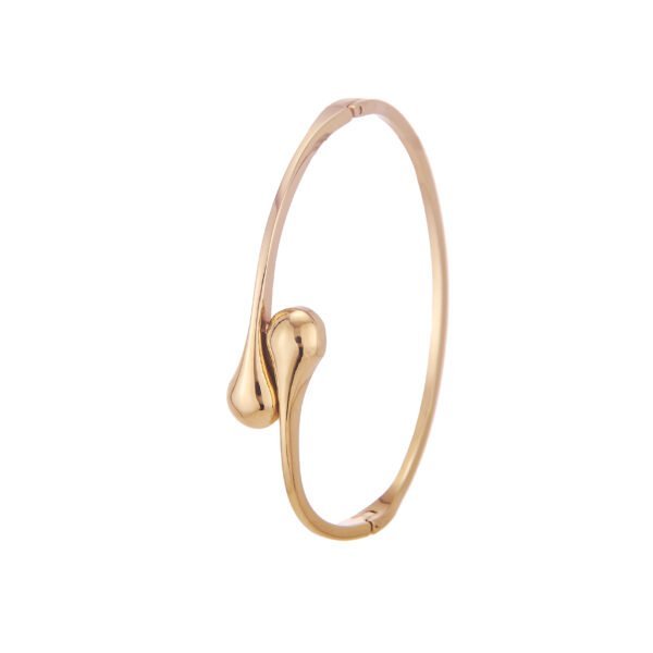 Bracelet fin en or rose avec design moderne et élégant, parfait pour accessoires de mode raffinés.