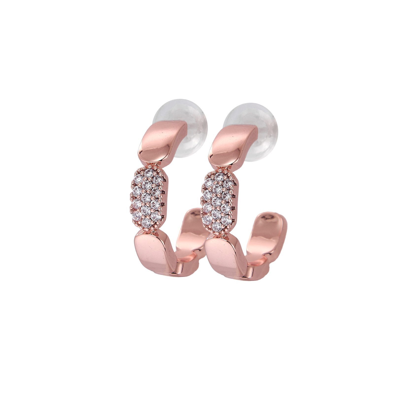 Boucles d'oreilles en or rose avec cristaux brillants pour femme.